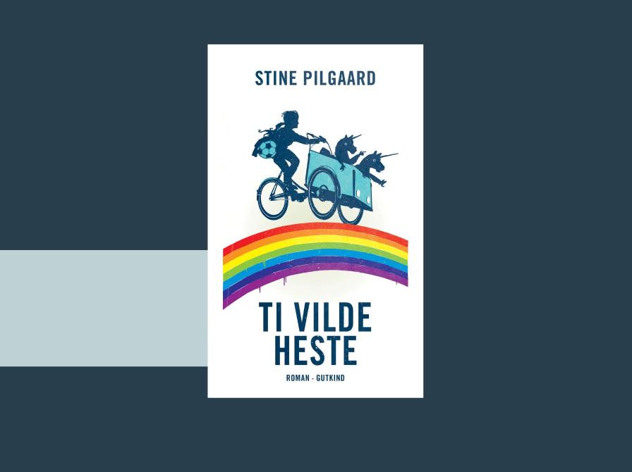 Forside Stine Pilgaars roman Ti vilde heste: En mor kører med to heste i cykelvognen